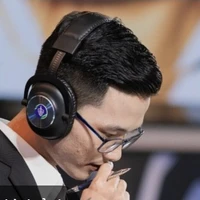Huỳnh Trung Hiếu [hlv titan ]
