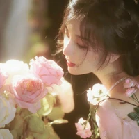 Hoa Nhã ( má Minh )