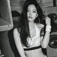 Jennie Kim (Em)