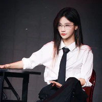 Viên Nhất Kỳ ( cô )