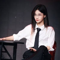 Viên Nhất Kỳ ( cô )
