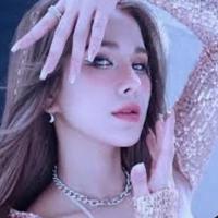 Diệp lâm anh (bn thân cô)