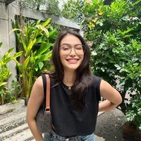 Heidi Amanda ( bạn cô )