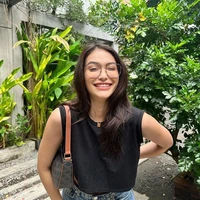 Heidi Amanda ( bạn cô )