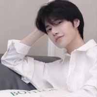 Tuyết Hoàng Thiên Duy ¹¹