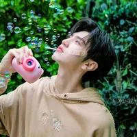 Tuyết Hoàng Hiếu Văn