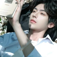 Tuyết Hoàng Thiên Ưng