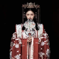 Quý phi đóng cửa thả chó (Thanh Ngân)