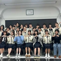 Tập thể lớp Hạnh Phúc