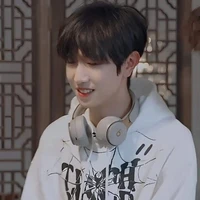 Đồng Vũ Khôn(bạn cùng lớp)