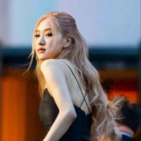 Rose (bạn của Hanbin)