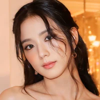 Kim Jisoo ( chị )