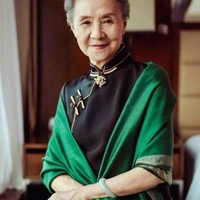 bà ngoại nữ chính
