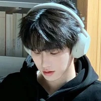 hoàng gia bảo(anh4 n8)(bff na8)