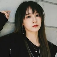 Trần Kha _ Kha Kha, cô