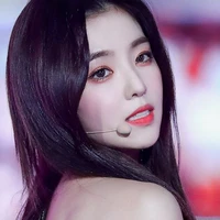bae irene ( chị dâu cô)