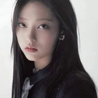 Kang Haerin_em