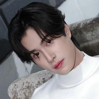 Gem-thư kí của Pond