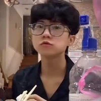 T/g tua đấy làm gì nhauuuu