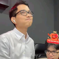 Thầy titan