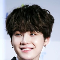 Suga - Bạn thân cô
