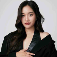 Freen Sarocha Chankimha ( cô )
