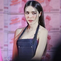 CHARLOTE AUSTIN(nàng)