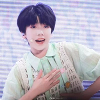 Nhiếp Vĩ Thần ( anh )