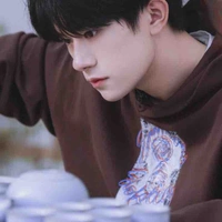 Dịch Dương Thiên Tỉ (anh)