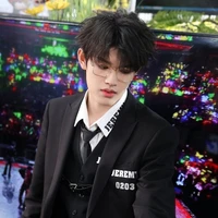 Trương Cực( TOP)