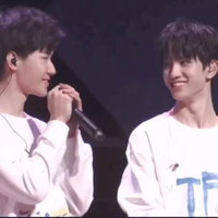 Rísent [tác giả]