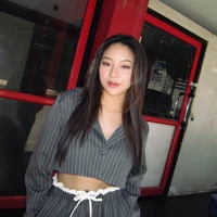 Looknam Orntara Poolsak
-- Chị