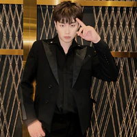 dương đeo mic
