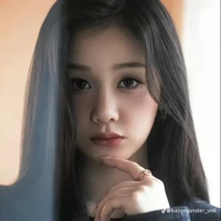 Pharita Chaikong (C)