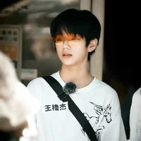 Vương Lỗ Kiệt//anh//