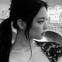 Jennie ( em)