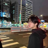 Boom Tharatorn ( em )