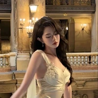 mẹ  cô