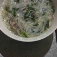 Bác bán đồ ăn 