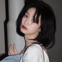 Jung Ahyeon (Em)