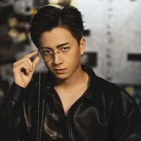 Lê Thành Dương<Ngô Kiến Huy>