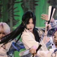 Vương Dịch(chị)