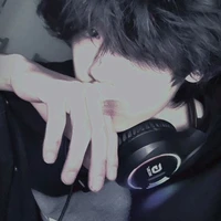 Trung/ đàn em chị Tú/