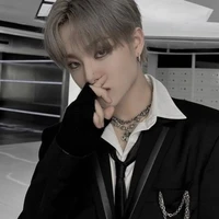 Won Jihoon ( anh hai)