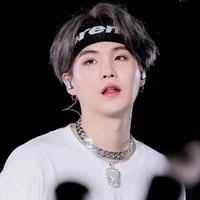 Min Yoon Gì (suga)