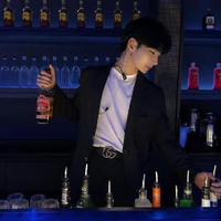 anh bartender đẹp tryy