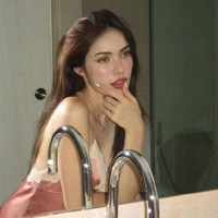 Charlot Austin ( chị )