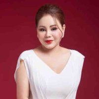 Bà Giang-mẹ kế anh-