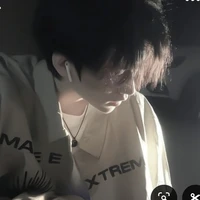 Din Hoàng Hải ( anh cả )