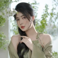 Quỳnh Bùi(Alee)